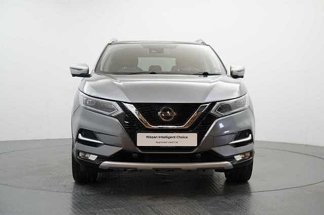Nissan Qashqai 1.3 DIG-T 140 N-Motion Limited Edition with Glass Roof and LED Headlights