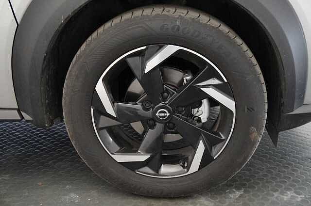 Nissan Juke 1.6 143 HEV Hybrid N-Connecta Auto with Sat Nav and Rear View Camera