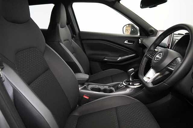 Nissan Juke 1.6 143 HEV Hybrid N-Connecta Auto with Sat Nav and Rear View Camera