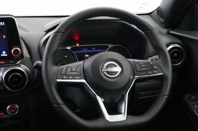 Nissan Juke 1.6 143 HEV Hybrid N-Connecta Auto with Sat Nav and Rear View Camera