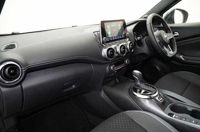 Nissan Juke 1.6 143 HEV Hybrid N-Connecta Auto with Sat Nav and Rear View Camera