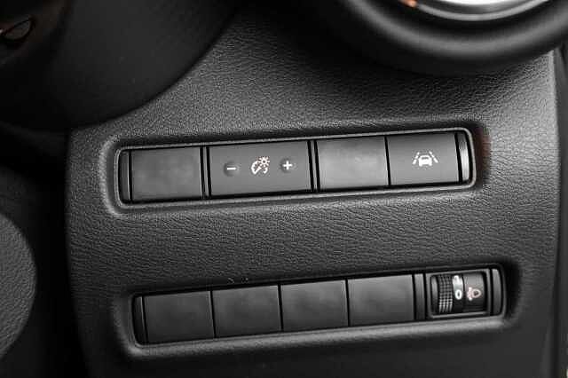 Nissan Juke 1.6 143 HEV Hybrid N-Connecta Auto with Sat Nav and Rear View Camera