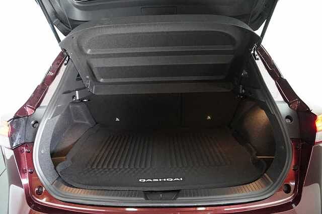 Nissan Qashqai 1.3 DIG-T MH 140 N-Connecta with Glass Roof + Sat Nav and 360 View Cameras
