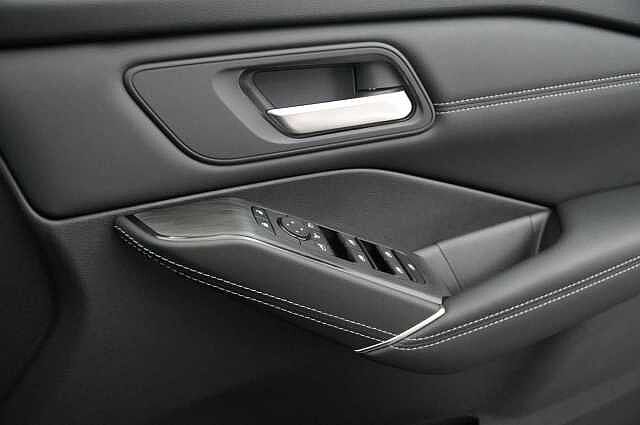 Nissan Qashqai 1.3 DIG-T MH 140 N-Connecta with Glass Roof + Sat Nav and 360 View Cameras