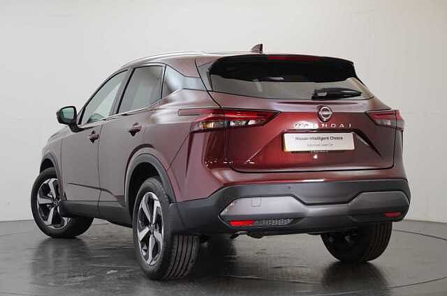 Nissan Qashqai 1.3 DIG-T MH 140 N-Connecta with Glass Roof + Sat Nav and 360 View Cameras