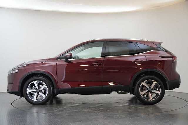 Nissan Qashqai 1.3 DIG-T MH 140 N-Connecta with Glass Roof + Sat Nav and 360 View Cameras