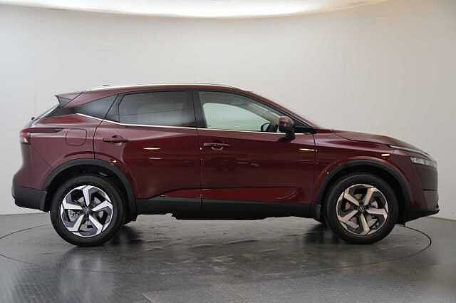 Nissan Qashqai 1.3 DIG-T MH 140 N-Connecta with Glass Roof + Sat Nav and 360 View Cameras