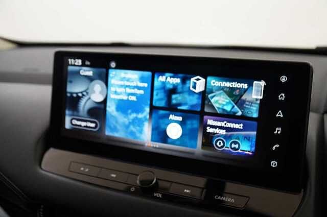 Nissan Qashqai 1.3 DIG-T MH 140 N-Connecta with Glass Roof + Sat Nav and 360 View Cameras