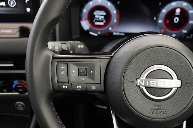 Nissan Qashqai 1.3 DIG-T MH 140 N-Connecta with Glass Roof + Sat Nav and 360 View Cameras