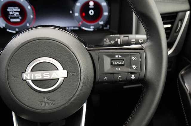 Nissan Qashqai 1.3 DIG-T MH 140 N-Connecta with Glass Roof + Sat Nav and 360 View Cameras