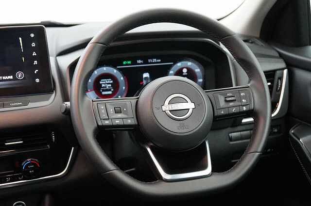 Nissan Qashqai 1.3 DIG-T MH 140 N-Connecta with Glass Roof + Sat Nav and 360 View Cameras