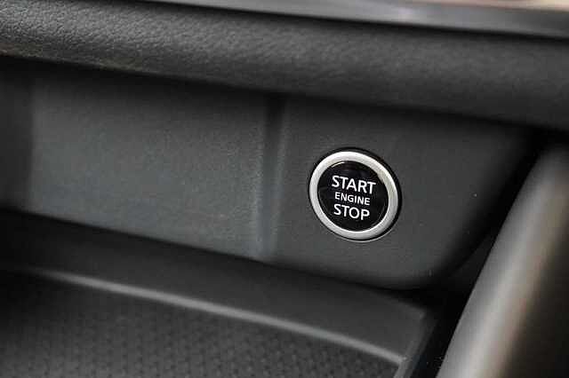 Nissan Qashqai 1.3 DIG-T MH 140 N-Connecta with Glass Roof + Sat Nav and 360 View Cameras