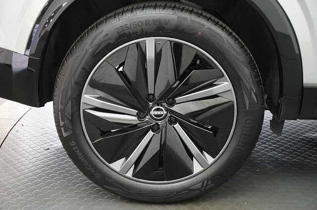 Nissan Qashqai 1.3 DIG-T MH 140 Tekna with Glass Roof + Heat Pack and 360 View Cameras