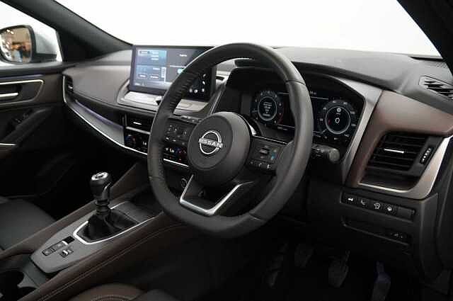 Nissan Qashqai 1.3 DIG-T MH 140 Tekna with Glass Roof + Heat Pack and 360 View Cameras