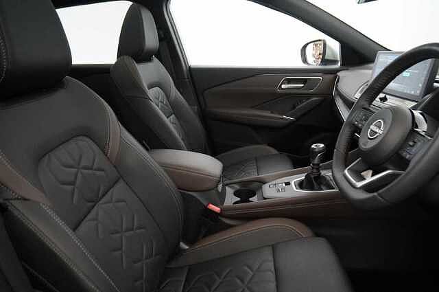 Nissan Qashqai 1.3 DIG-T MH 140 Tekna with Glass Roof + Heat Pack and 360 View Cameras
