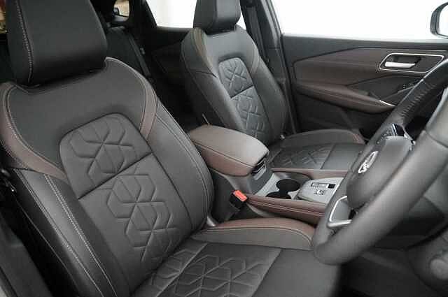 Nissan Qashqai 1.3 DIG-T MH 140 Tekna with Glass Roof + Heat Pack and 360 View Cameras