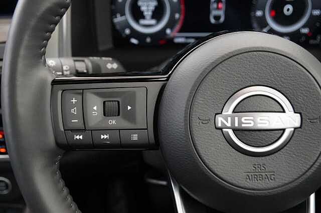 Nissan Qashqai 1.3 DIG-T MH 140 Tekna with Glass Roof + Heat Pack and 360 View Cameras