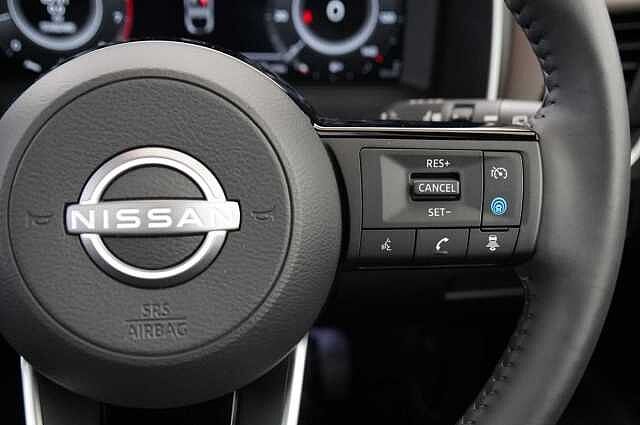 Nissan Qashqai 1.3 DIG-T MH 140 Tekna with Glass Roof + Heat Pack and 360 View Cameras