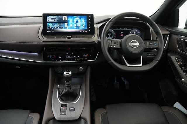 Nissan Qashqai 1.3 DIG-T MH 140 Tekna with Glass Roof + Heat Pack and 360 View Cameras