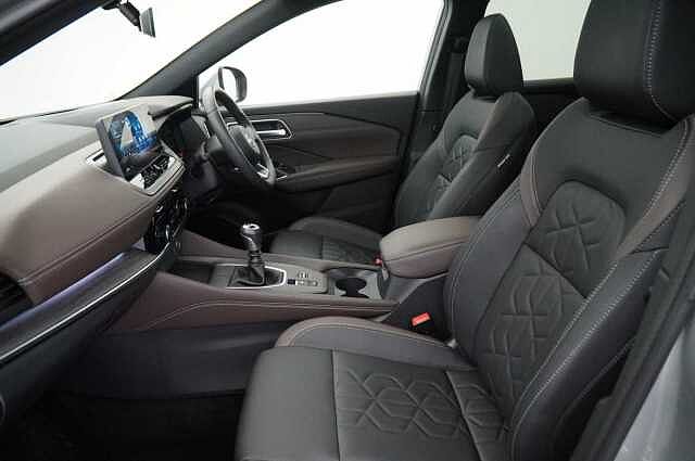 Nissan Qashqai 1.3 DIG-T MH 140 Tekna with Glass Roof + Heat Pack and 360 View Cameras