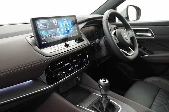 Nissan Qashqai 1.3 DIG-T MH 140 Tekna with Glass Roof + Heat Pack and 360 View Cameras