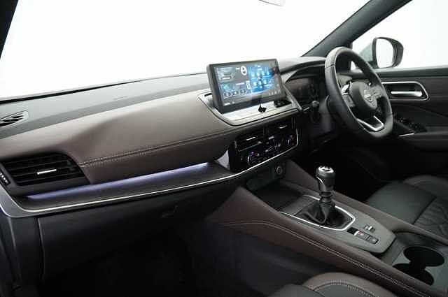 Nissan Qashqai 1.3 DIG-T MH 140 Tekna with Glass Roof + Heat Pack and 360 View Cameras