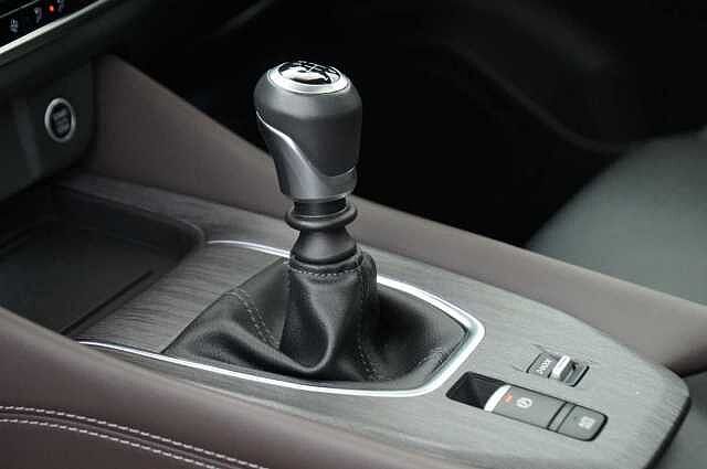 Nissan Qashqai 1.3 DIG-T MH 140 Tekna with Glass Roof + Heat Pack and 360 View Cameras