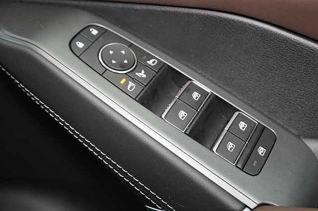 Nissan Qashqai 1.3 DIG-T MH 140 Tekna with Glass Roof + Heat Pack and 360 View Cameras