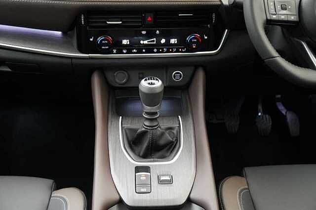 Nissan Qashqai 1.3 DIG-T MH 140 Tekna with Glass Roof + Heat Pack and 360 View Cameras