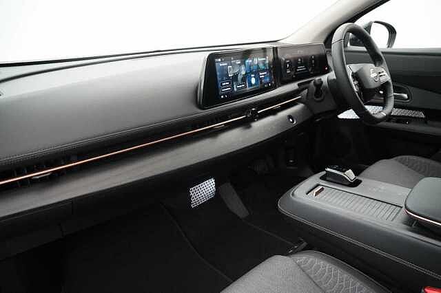 Nissan ARIYA 63KW Advance Auto with Sky Roof Pack Upgrade + Sat Nav and 360 Cameras