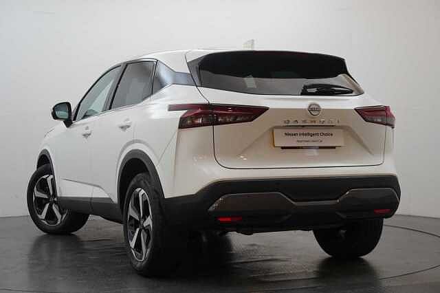 Nissan Qashqai 1.3 DIG-T MH 158 N-Connecta X-Tronic Auto with Sat Nav and 360 View Cameras