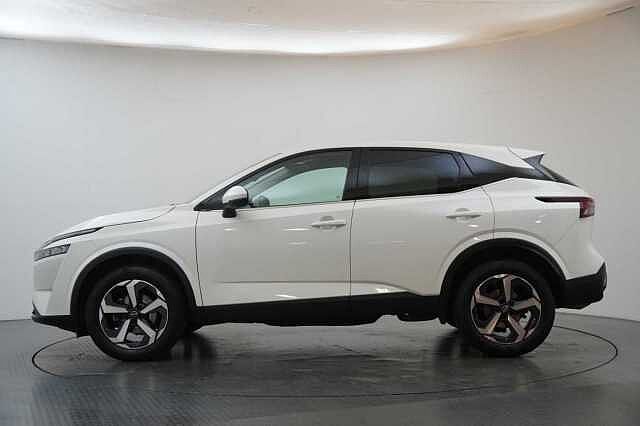 Nissan Qashqai 1.3 DIG-T MH 158 N-Connecta X-Tronic Auto with Sat Nav and 360 View Cameras