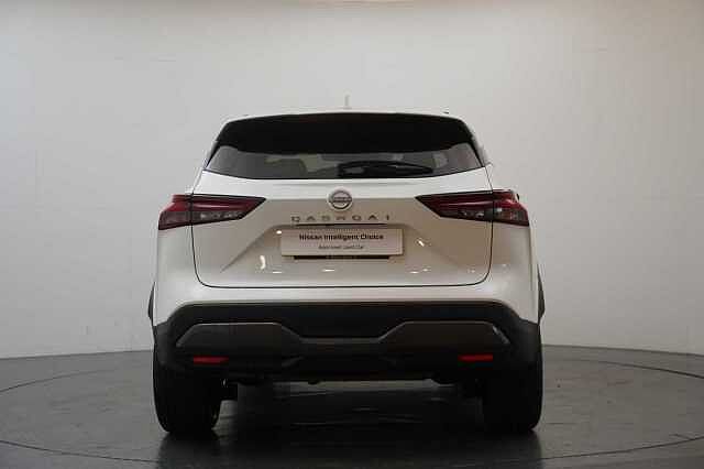 Nissan Qashqai 1.3 DIG-T MH 158 N-Connecta X-Tronic Auto with Sat Nav and 360 View Cameras