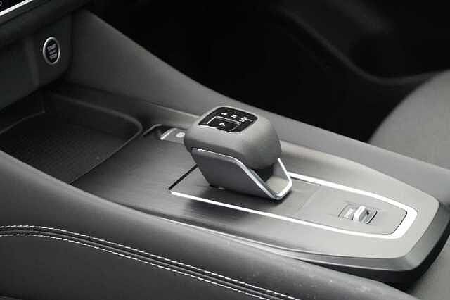 Nissan Qashqai 1.3 DIG-T MH 158 N-Connecta X-Tronic Auto with Sat Nav and 360 View Cameras