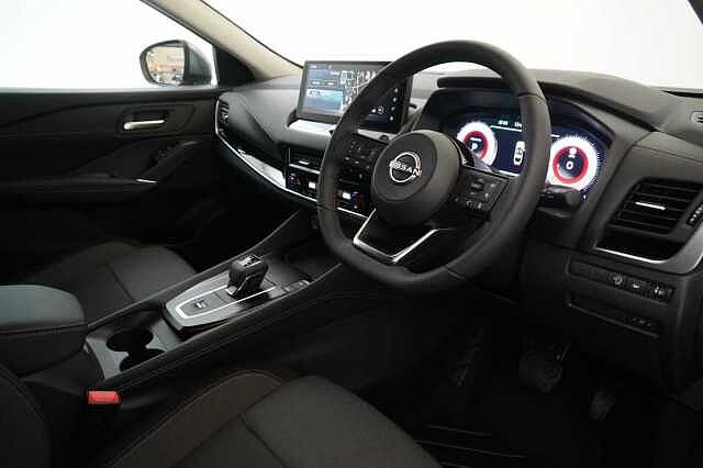 Nissan Qashqai 1.3 DIG-T MH 158 N-Connecta X-Tronic Auto with Sat Nav and 360 View Cameras