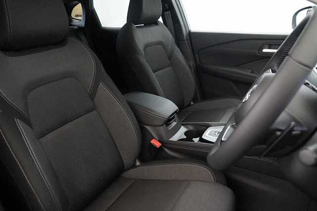 Nissan Qashqai 1.3 DIG-T MH 158 N-Connecta X-Tronic Auto with Sat Nav and 360 View Cameras