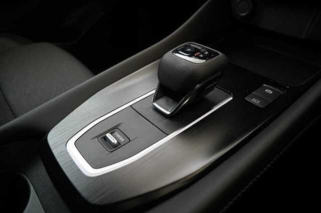 Nissan Qashqai 1.3 DIG-T MH 158 N-Connecta X-Tronic Auto with Sat Nav and 360 View Cameras