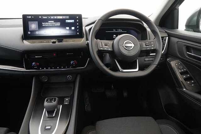 Nissan Qashqai 1.3 DIG-T MH 158 N-Connecta X-Tronic Auto with Sat Nav and 360 View Cameras