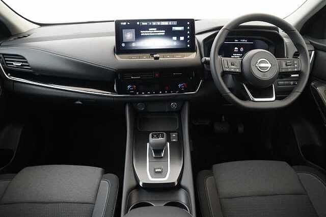 Nissan Qashqai 1.3 DIG-T MH 158 N-Connecta X-Tronic Auto with Sat Nav and 360 View Cameras