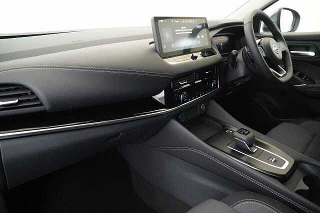 Nissan Qashqai 1.3 DIG-T MH 158 N-Connecta X-Tronic Auto with Sat Nav and 360 View Cameras