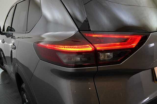 Nissan X-Trail 1.5 VC-T MH 163 N-Connecta X-Tronic Auto with 5 Seats + Nav and 360 Cameras