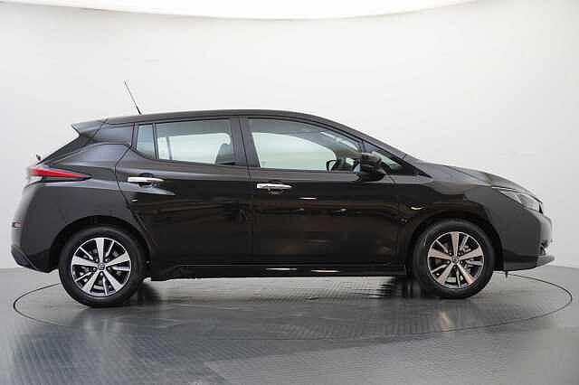 Nissan LEAF 40KW Acenta Auto with Rear View Camera and Apple + Android Integration