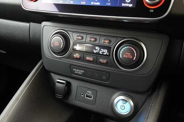 Nissan LEAF 40KW Acenta Auto with Rear View Camera and Apple + Android Integration