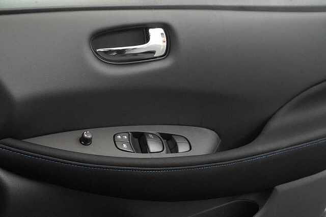 Nissan LEAF 40KW Acenta Auto with Rear View Camera and Apple + Android Integration