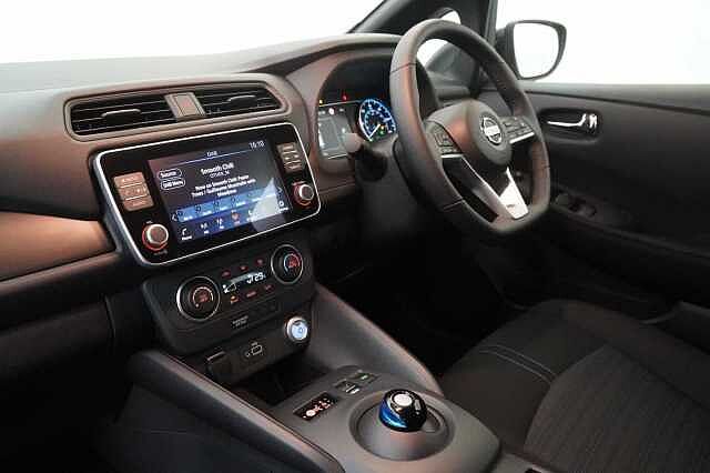 Nissan LEAF 40KW Acenta Auto with Rear View Camera and Apple + Android Integration