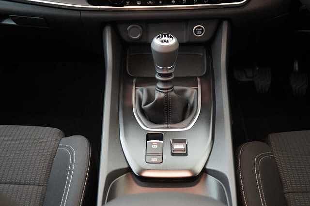 Nissan Qashqai 1.3 DIG-T MH 140 Acenta Premium with Rear View Camera and Intelligent Key