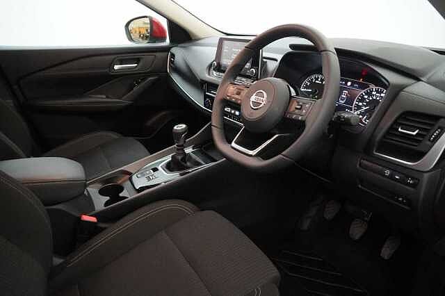 Nissan Qashqai 1.3 DIG-T MH 140 Acenta Premium with Rear View Camera and Intelligent Key