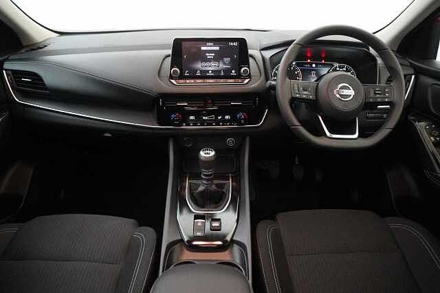 Nissan Qashqai 1.3 DIG-T MH 140 Acenta Premium with Rear View Camera and Intelligent Key