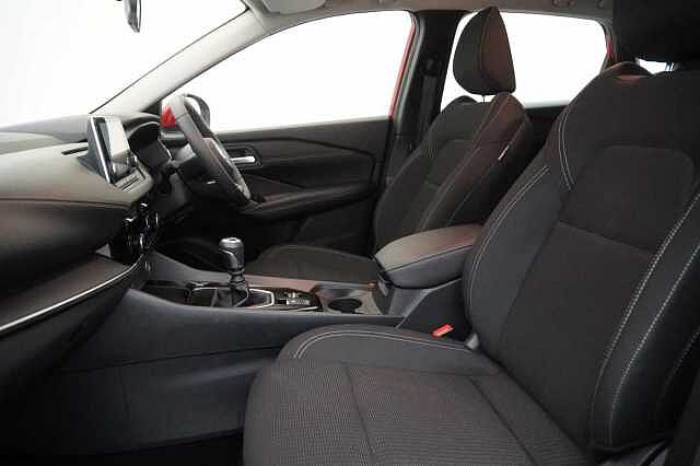 Nissan Qashqai 1.3 DIG-T MH 140 Acenta Premium with Rear View Camera and Intelligent Key