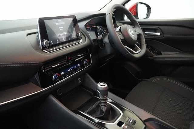 Nissan Qashqai 1.3 DIG-T MH 140 Acenta Premium with Rear View Camera and Intelligent Key